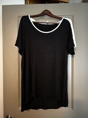 LuLaRoe Black Short Sleeve Tee with White Trim